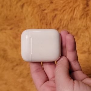 Apple AirPods 2nd Generation with case and charger (like new)